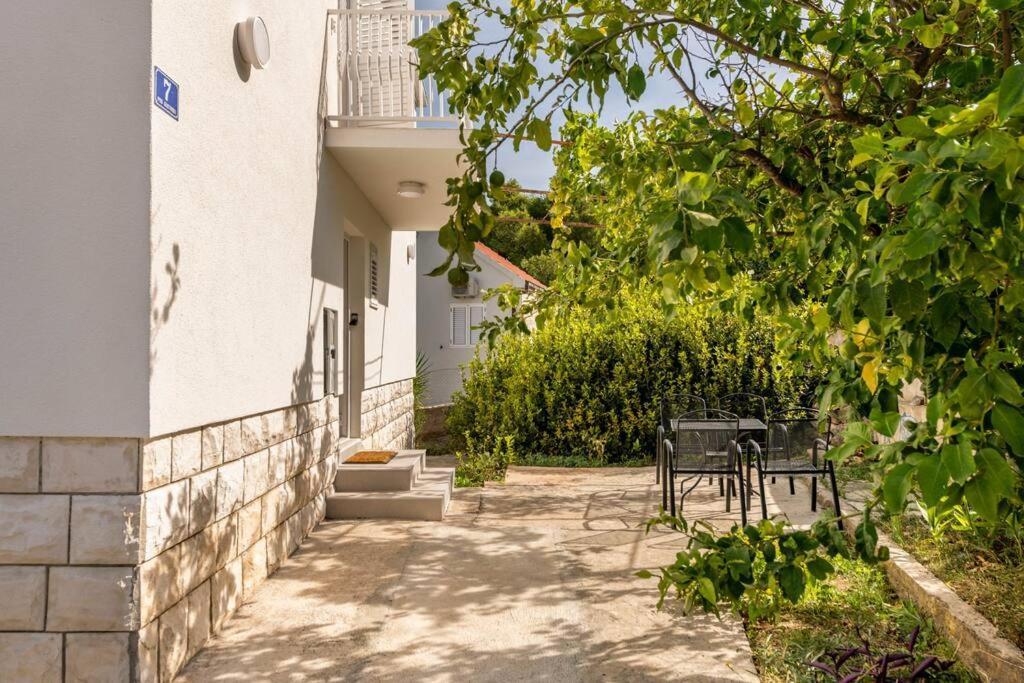 Garden House Sutivan Exterior foto